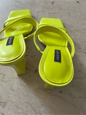 Nine West Darlb Neon YellowSquare-Toe Strappy Block Heel Sandals Size 9.5